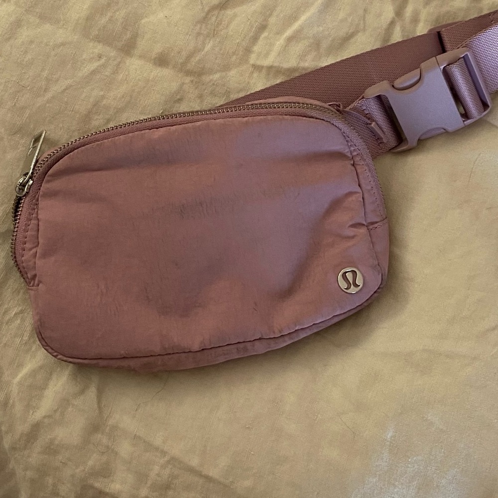 Lululemon everywhere belt bag